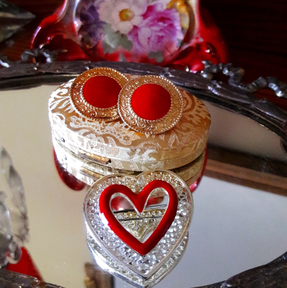 VTG UNUSED "AVON" COMPACT FILLED & JEWELERY LOT!